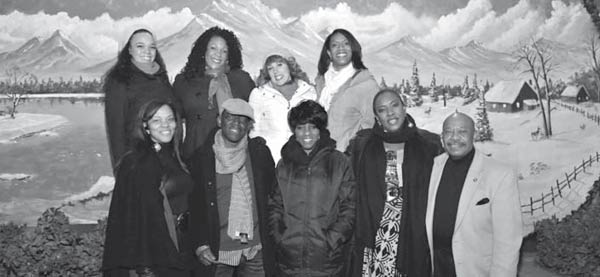 (L-R) New York State Office of General Service staff member/tree organizer April Robbins-Bobyns, actor/director Hinton Battle, Cheryl Wills, Alyson Williams and (OGS) Building Manager/Holidays in Harlem committee member Willie Walker with cast of 